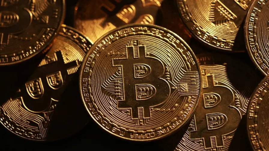 جهش تند بیت کوین و آزمون سرنوشت ساز مقاومت ۸۳ هزار