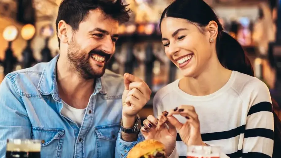 غذا خوردن با عزیزان قند خون را بهتر کنترل می کند